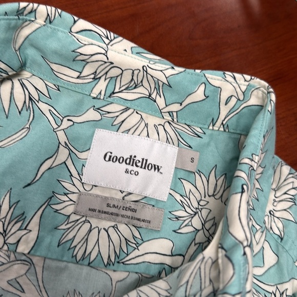 Goodfellow button down S // 080829 - Picture 2 of 2